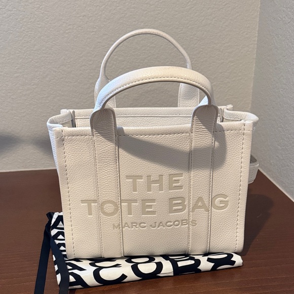 Marc Jacobs Handbags - Marc Jacobs Cream Tote Bag